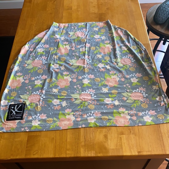 J.L. Childress Travel Happy 4-in-1 multi use cover - Picture 2 of 7